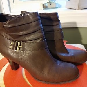 A2 boots Brown man made upper, size 10, 3" heel great tread for fall and winter.